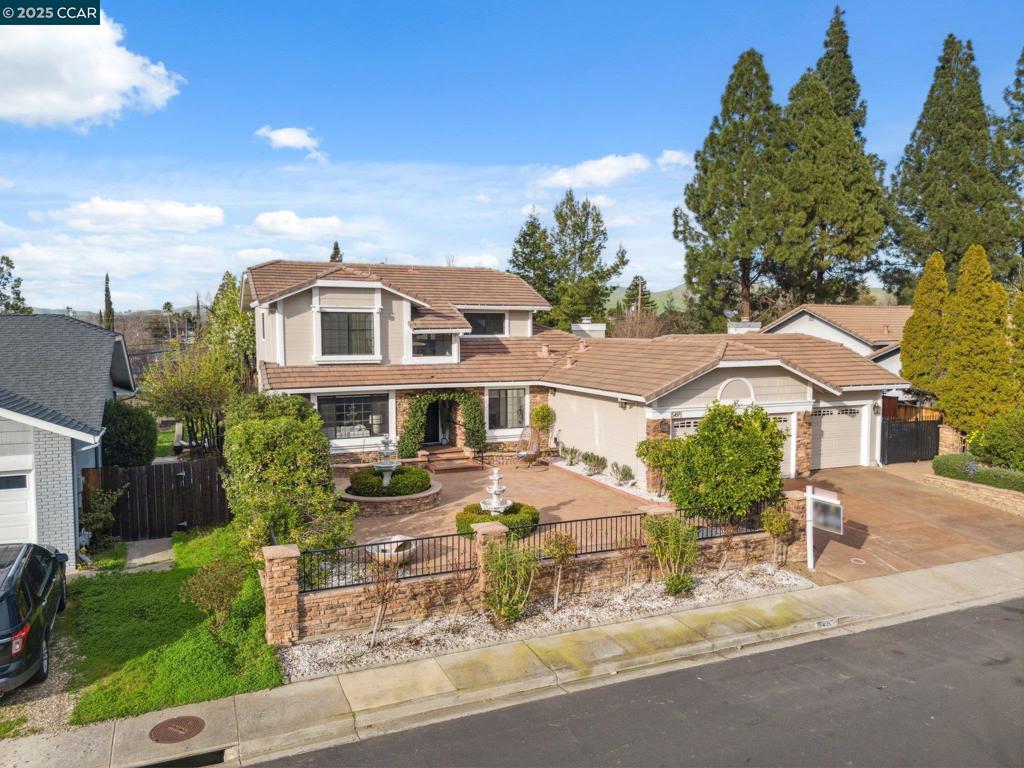 PINE HOLLOW EST. - Residential