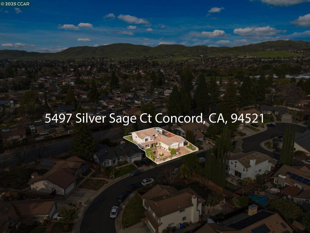 PINE HOLLOW EST. - Residential