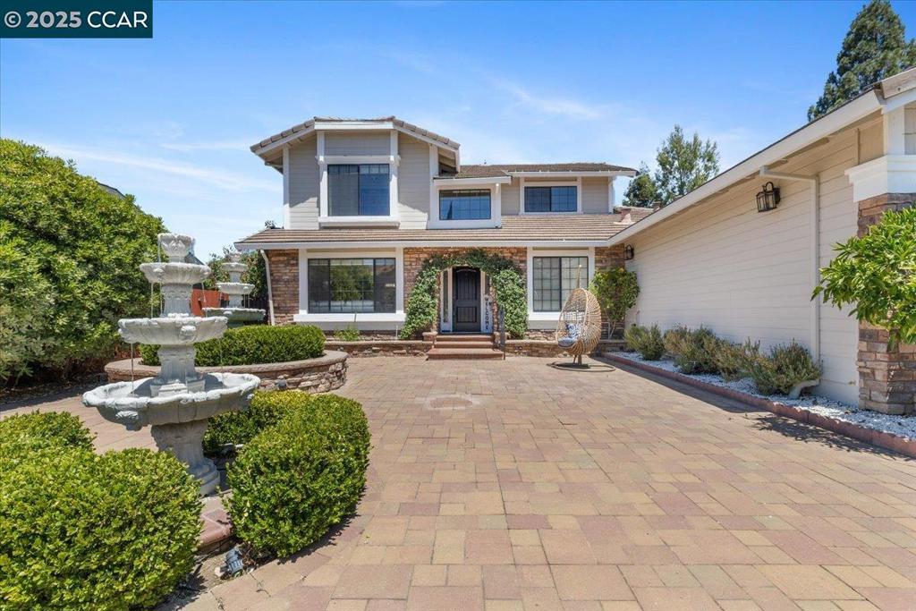 PINE HOLLOW EST. - Residential