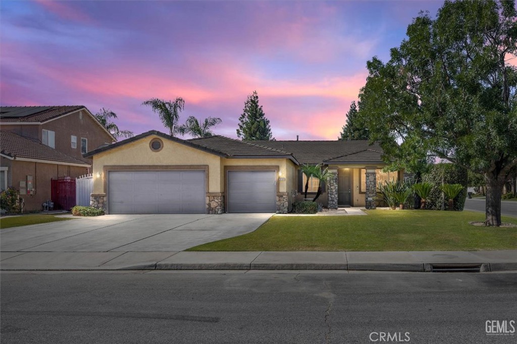 The home you have been waiting for, is finally here!! Come check out this spacious, well-kept 4 Bedroom 2 Bathroom single story home, conveniently located on a spacious corner lot. This home has a welcoming layout with two separate living areas, open kitchen with plenty of storage space, and a dining area that is great for everyday living or hosting friends and family. The primary bedroom has its own bathroom and walk-in closet, and offers access to the private backyard with tons of potential-add a garden, play area, or much more!
Close to schools, parks, shopping and more- this home is ready for its next owner!