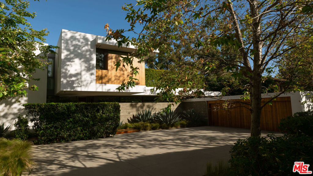 748 Amalfi Drive