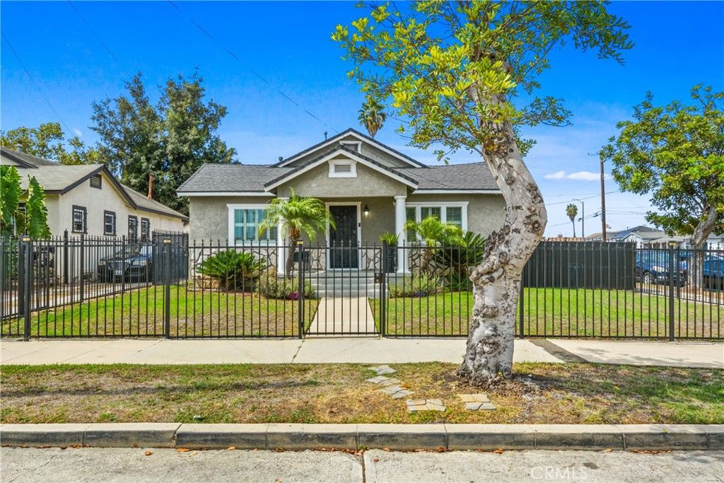 Photo of 11701 Denver Avenue, Los Angeles, CA 90044 (MLS # PW25220116)