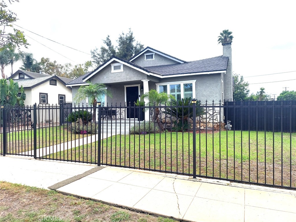 Step into comfort and style with this beautifully updated 3-bedroom, 2-bathroom home offering 1,624 square feet of living space. Nestled in a quiet, well-kept neighborhood, this single-story gem combines classic charm with contemporary finishes. With Spacious open layout with 3 bedrooms and 2 full bathrooms Gourmet kitchen featuring rich dark wood cabinets and sleek granite countertops Bright living and dining areas perfect for entertaining Private 2-car garage with ample storage Inviting front porch with white railings and a manicured lawn Black metal fencing for added security and curb appeal Mature palm trees and lush landscaping create a serene outdoor vibe
Easy access to the 105 and 110 freeways for smooth commuting Approximately 5 miles from SoFi Stadium—perfect for sports fans and concertgoers
Whether you're looking for your forever home or a smart investment, this property delivers on space, style, and location.