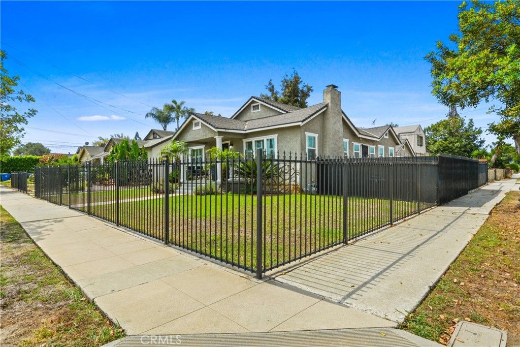 Photo of 11701 Denver Avenue, Los Angeles, CA 90044 (MLS # PW25220116)