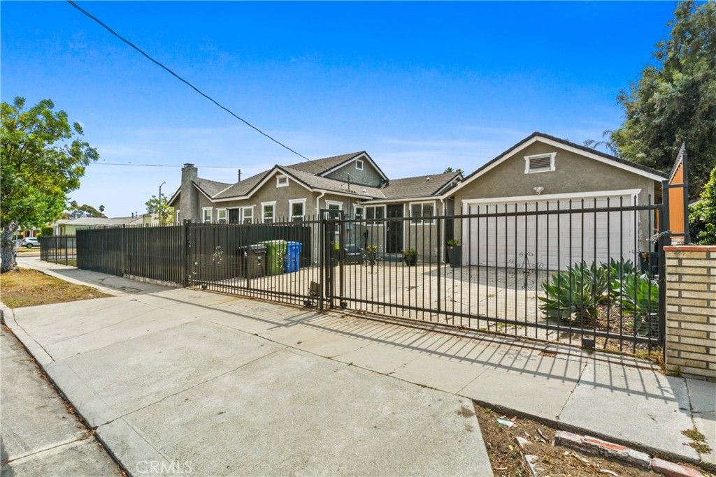 Photo of 11701 Denver Avenue, Los Angeles, CA 90044 (MLS # PW25220116)