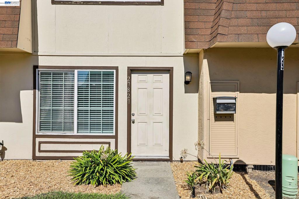 27827 Hummingbird Ct