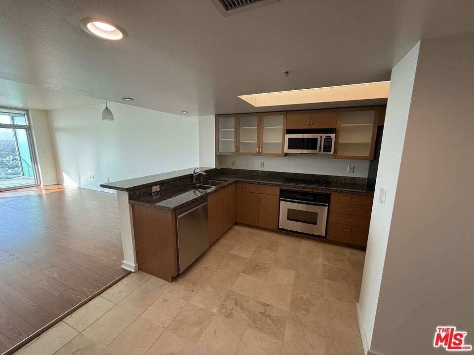 13700 Marina Pointe Drive 1219