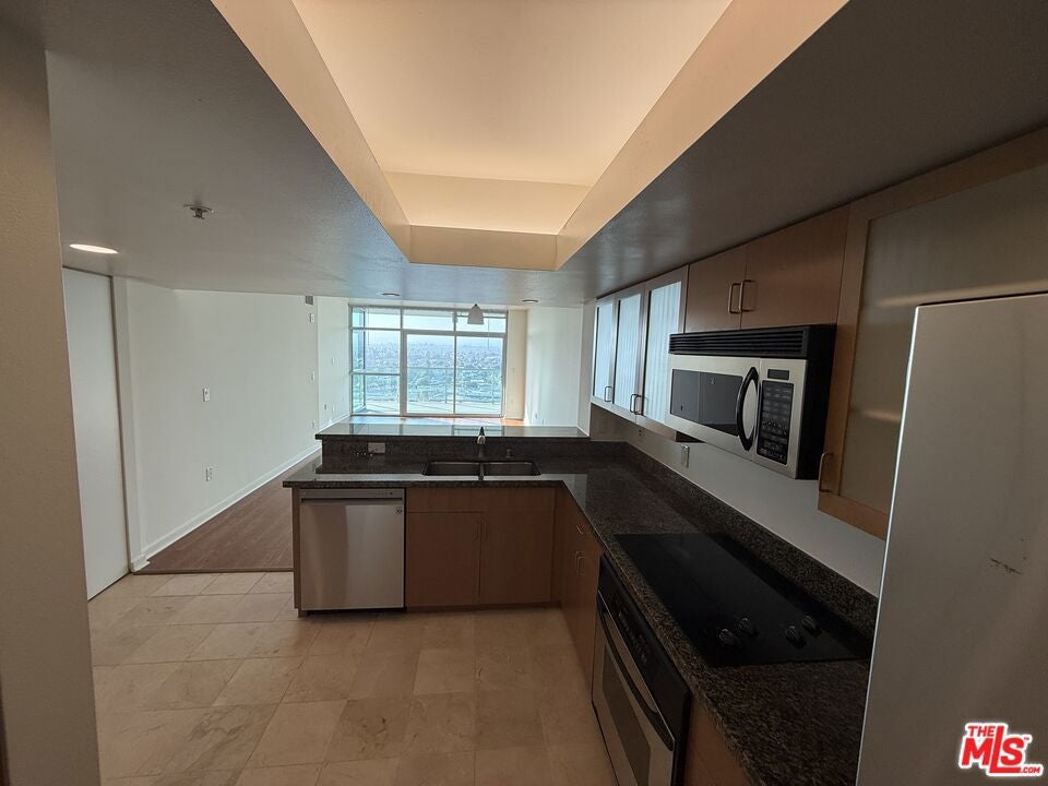 13700 Marina Pointe Drive 1219