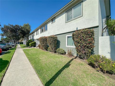 Photo of 3045 E Theresa St #8, Long Beach, CA 90814 (MLS # DW26028877)