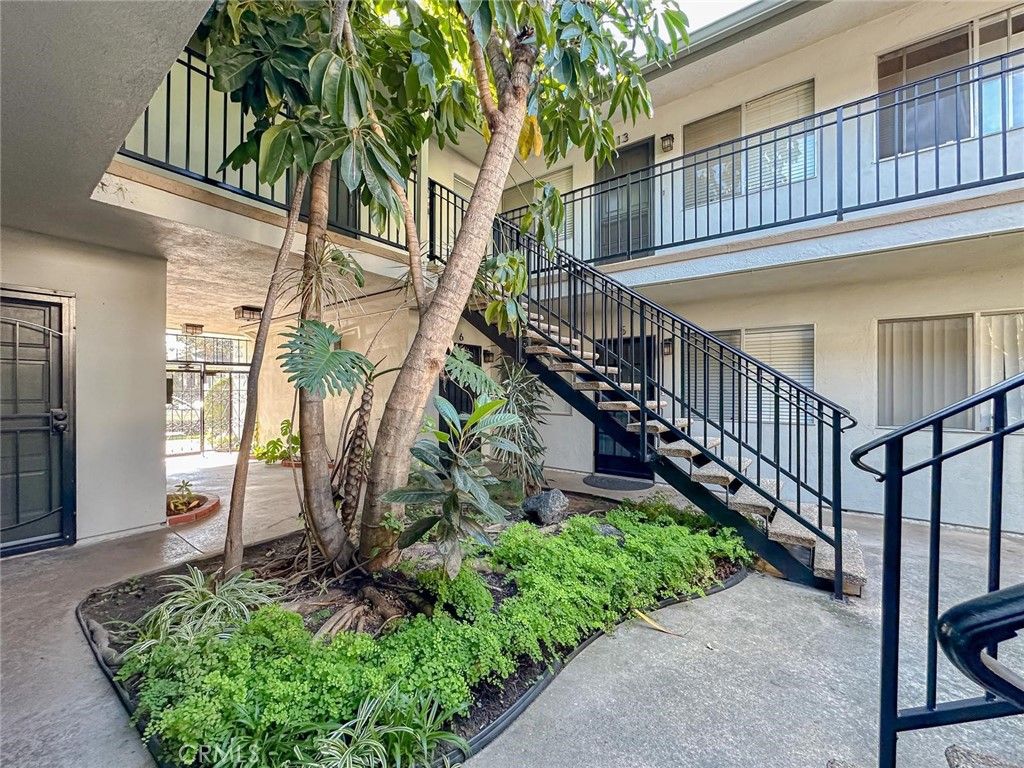 Photo of 3045 E Theresa St #8, Long Beach, CA 90814 (MLS # DW26028877)