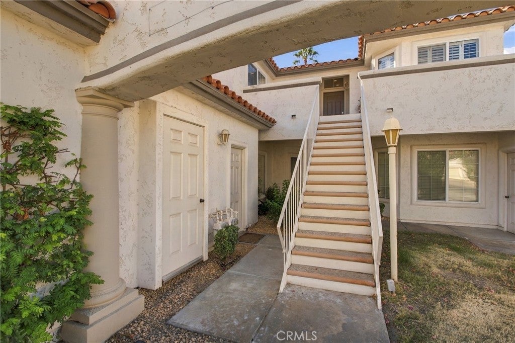 684 Vista Lago Circle N