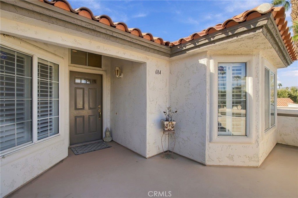 684 Vista Lago Circle N
