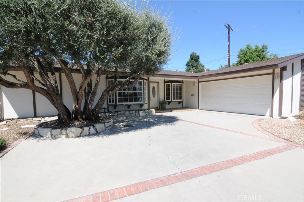 1672 Kenyon Place