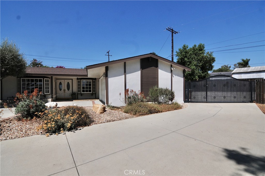 1672 Kenyon Place
