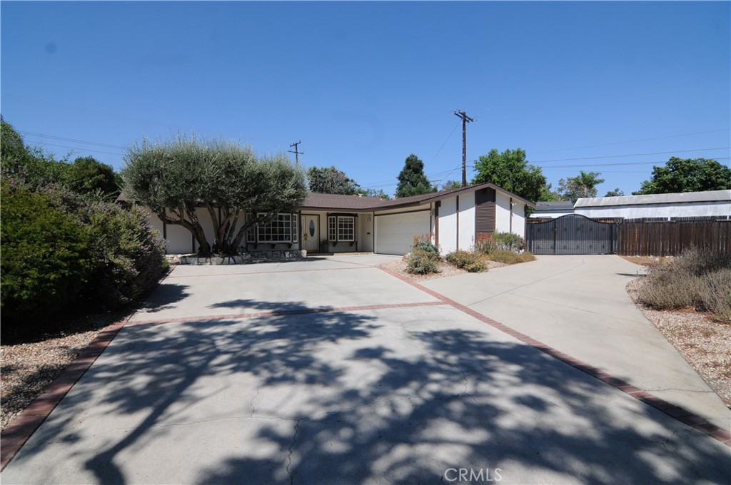 1672 Kenyon Place