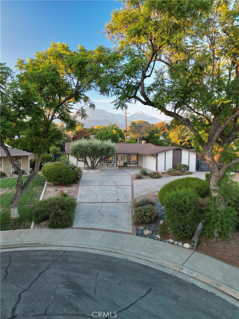 1672 Kenyon Place