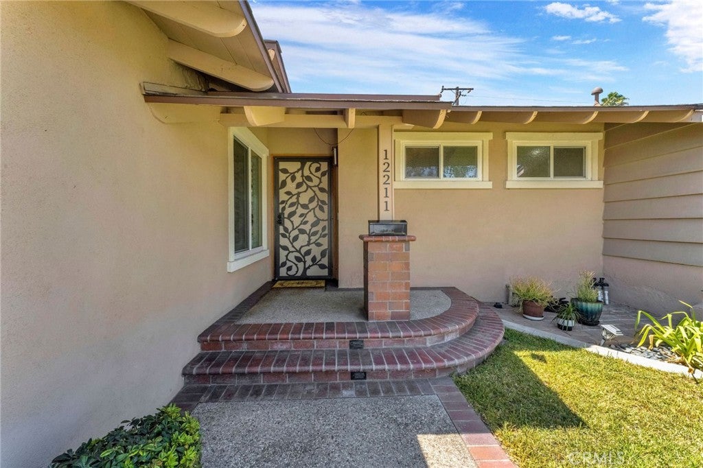 12211 Groveland