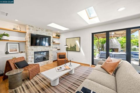 Photo of 282 S Hartson St, Napa, CA 94559 (MLS # 41132235)