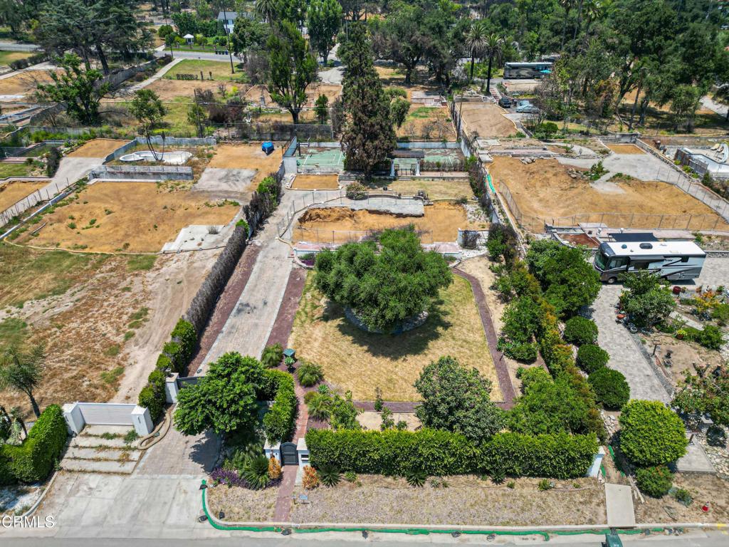 1225 E Altadena Drive