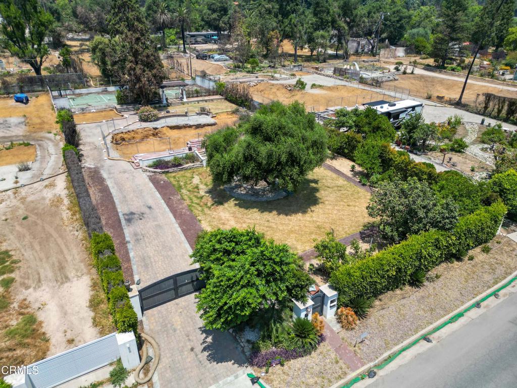 1225 E Altadena Drive