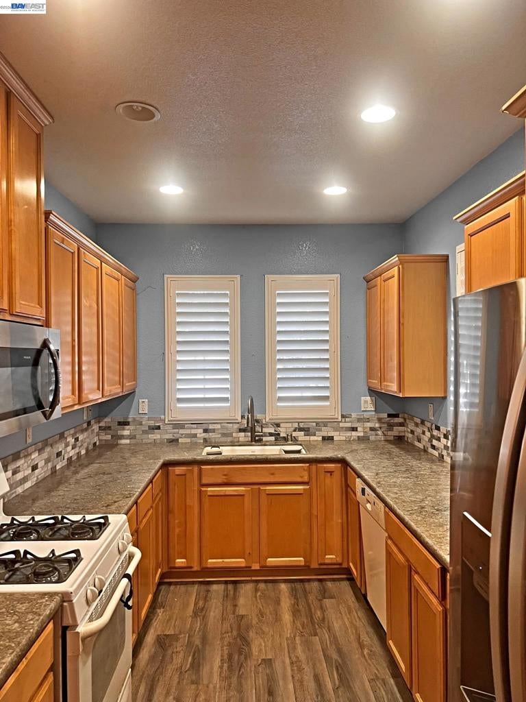2337 Coffeeberry Rd