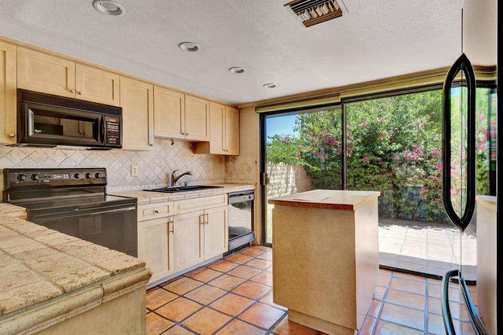 5300 Los Coyotes Drive