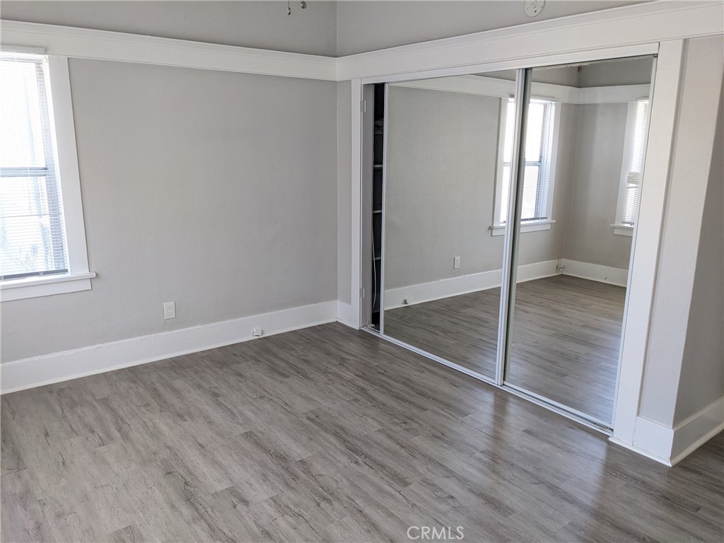 Cozy Studio in East Village – Steps from the Beach & City Life!
Welcome to your new home in the heart of Downtown Long Beach’s East Village Arts District! This charming studio offers an open, sunlit living space with stylish laminate wood flooring and a well-equipped kitchen featuring granite countertops, wooden cabinets, gas stove, and refrigerator.
Enjoy added peace of mind with secure double-entry access—one key for the front entry and a separate key for your unit. On-site laundry and an on-site property manager make day-to-day living simple and stress-free. No pets allowed, but service animals are welcome.
Just blocks from the beach, Shoreline Village, The Pike, the Promenade, local cafes, restaurants, and shops—and conveniently located near the 710 Freeway for easy commuting. Everything you love about coastal city living is right at your doorstep!