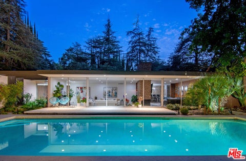 Photo of 5000 Queen Victoria Road, Los Angeles, CA 91364 (MLS # 26985805)