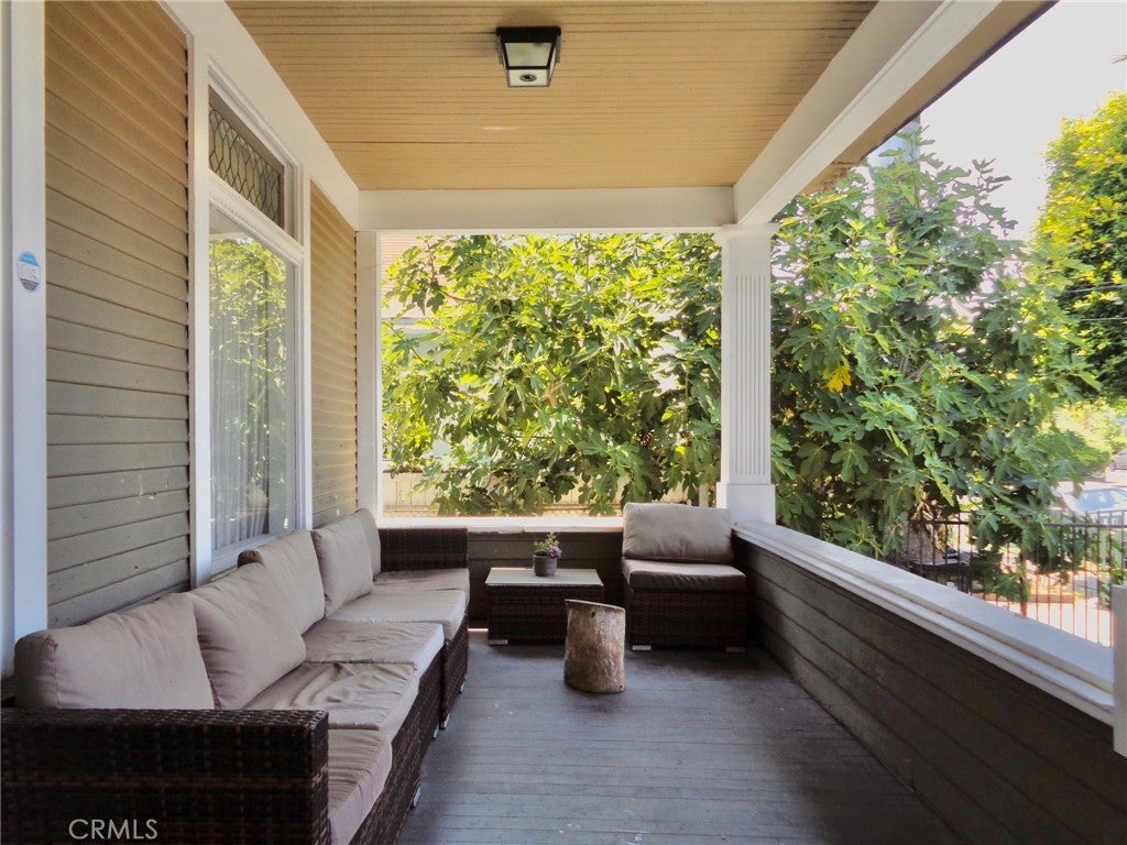 1011 W 20th ST, Los Angeles CA 90007
