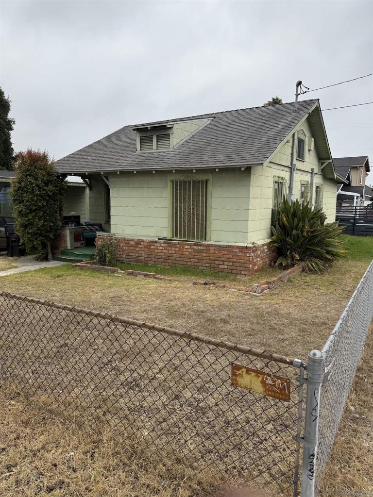 3203 Webster Ave