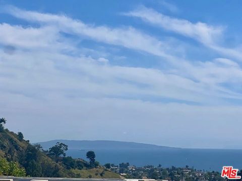 Photo of 1340 El Hito Circle, Pacific Palisades, CA 90272 (MLS # 26673153)