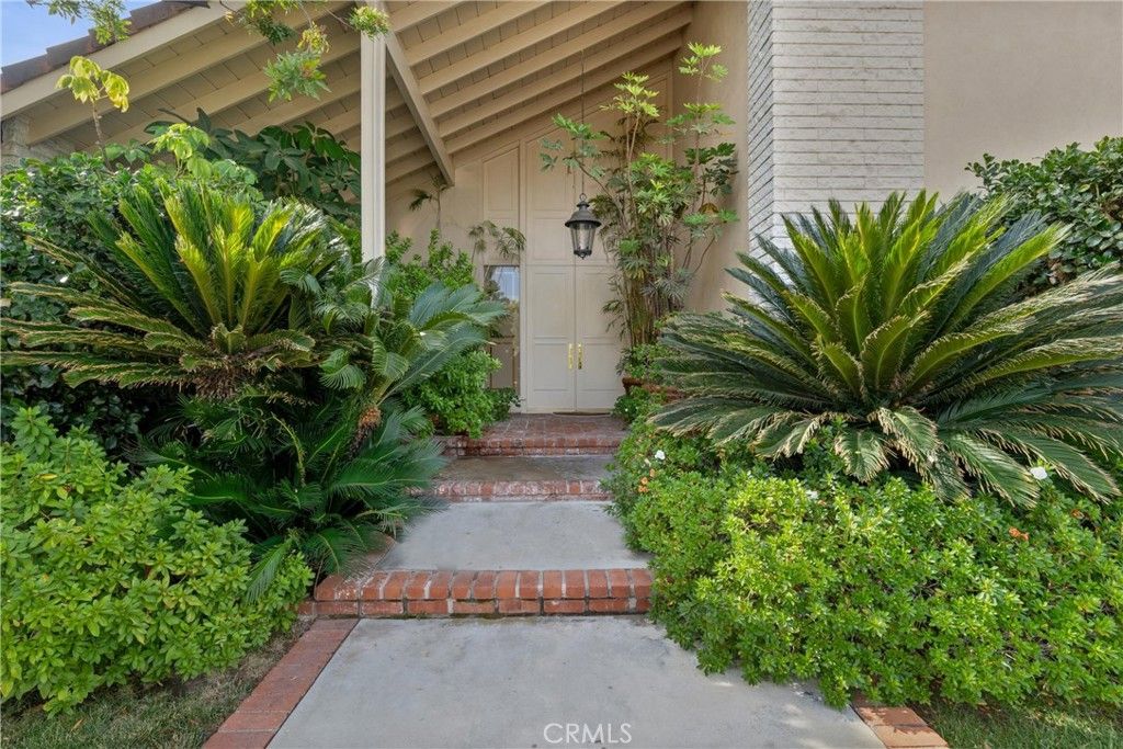 Photo of 17162 Superior Street, Northridge, CA 91325 (MLS # SR25216264)