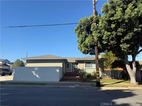 Photo of 1905 W 232nd St, Torrance, CA 90501 (MLS # SB26027301)