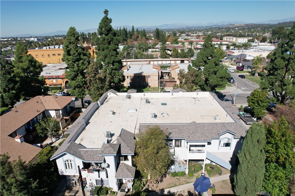 6331 Los Robles Avenue