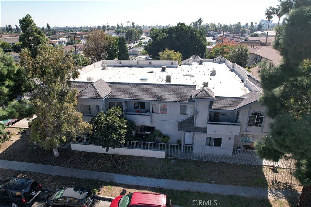 6331 Los Robles Avenue