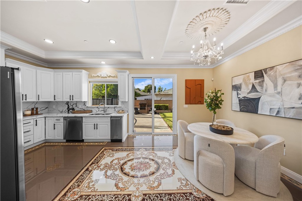 185 W Palm Drive