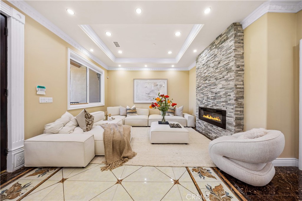 185 W Palm Drive