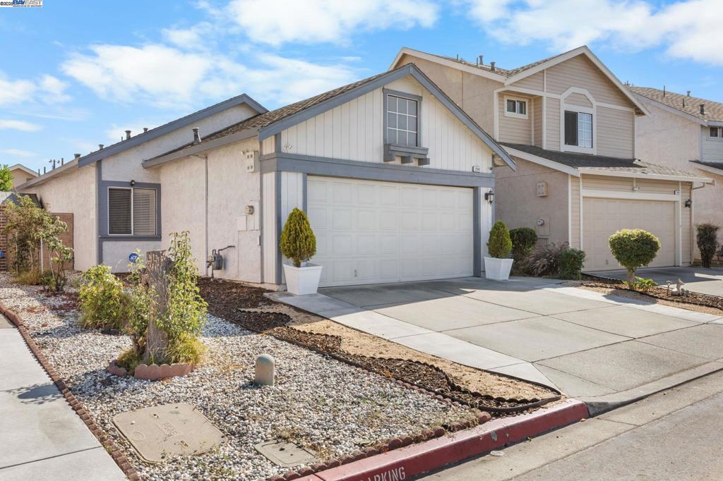 Welcome home to this move in ready charmer that is tucked away in the back of the davis tract. PUD community with plenty of parking and some extra guest parking nearby. Come and see the vaulted ceilings ,updated appliances in the kitchen, stone countertops in the baths, cleaned carpets, wired for ADT security system, spacious main bedroom with large stall shower in main bath and a clean spacious back yard. Also all single level slab with no steps up to property. 3D virtual tour at https://floorfy.com/tour/2449743?play=no Open houses 9/20 and 9/21