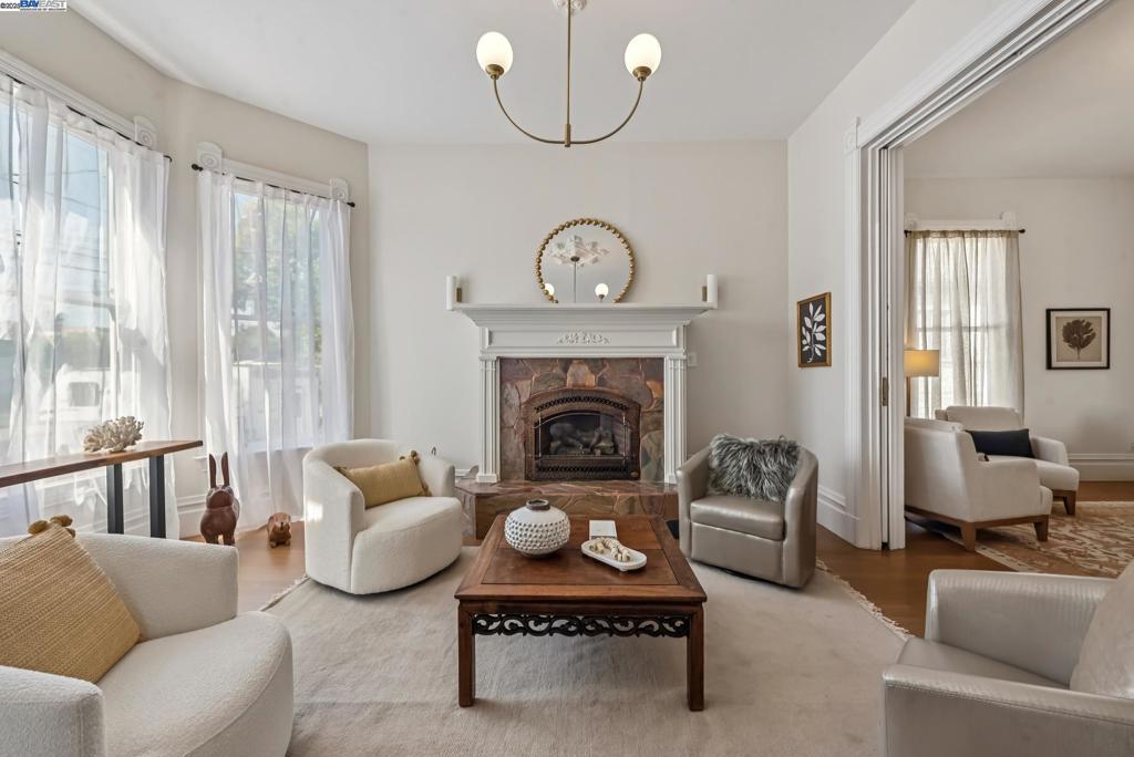 CENTRAL ALAMEDA - Residential Income