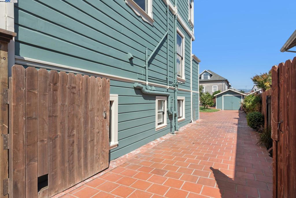 CENTRAL ALAMEDA - Residential Income