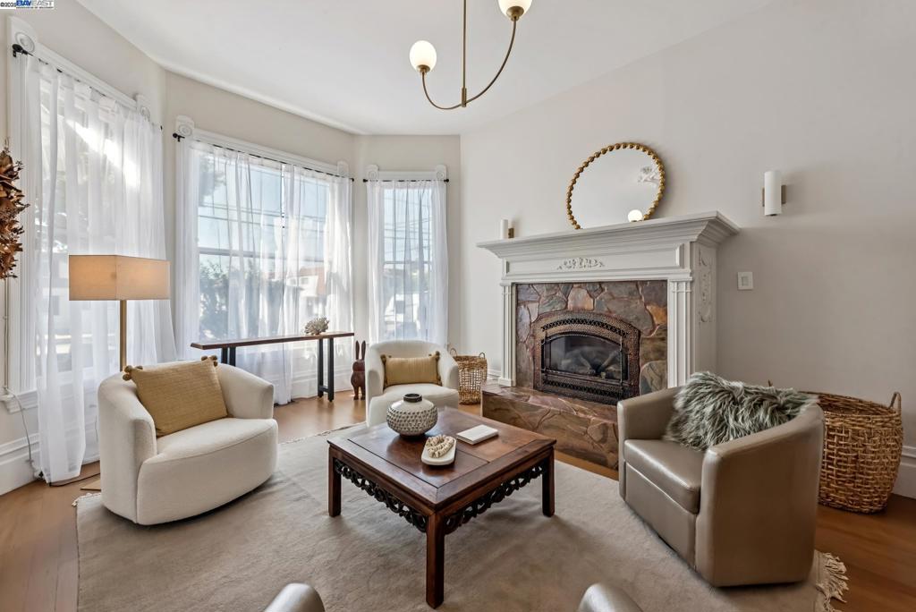 CENTRAL ALAMEDA - Residential Income