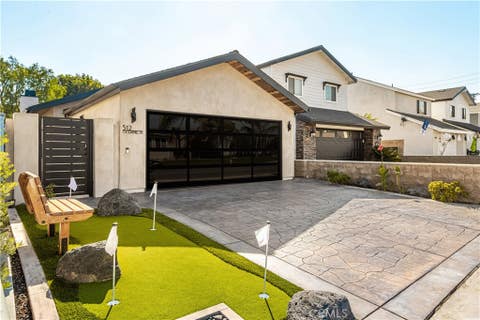 Photo of 512 Oceanhill Dr, Huntington Beach, CA 92648 (MLS # NP26174703)