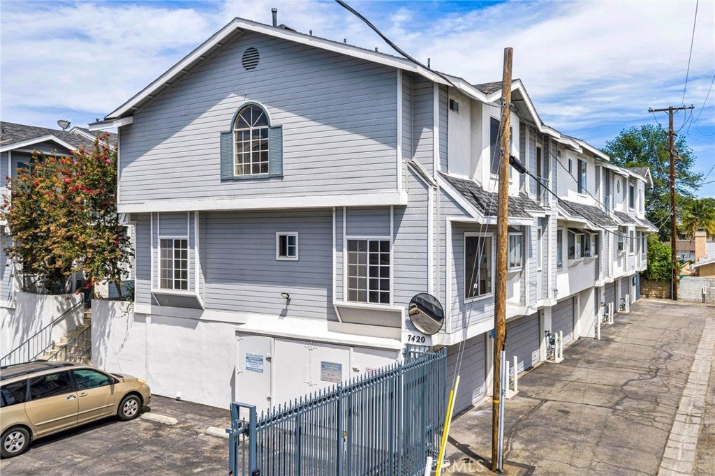 7420 Corbin ave 8