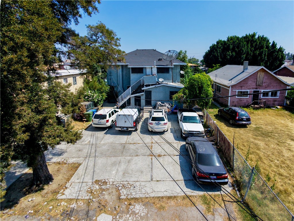 786 E 41st