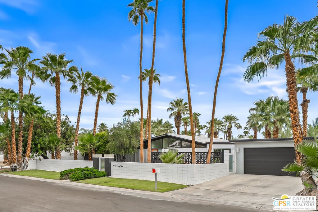 844 N Topaz Circle