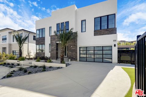 Photo of 20056 W Mersey Lane, Porter Ranch, CA 91326 (MLS # 26668611)