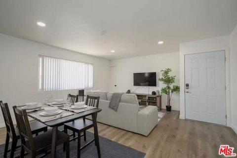 Photo of 2417 S Budlong Avenue #4, Los Angeles, CA 90007 (MLS # 26833187)