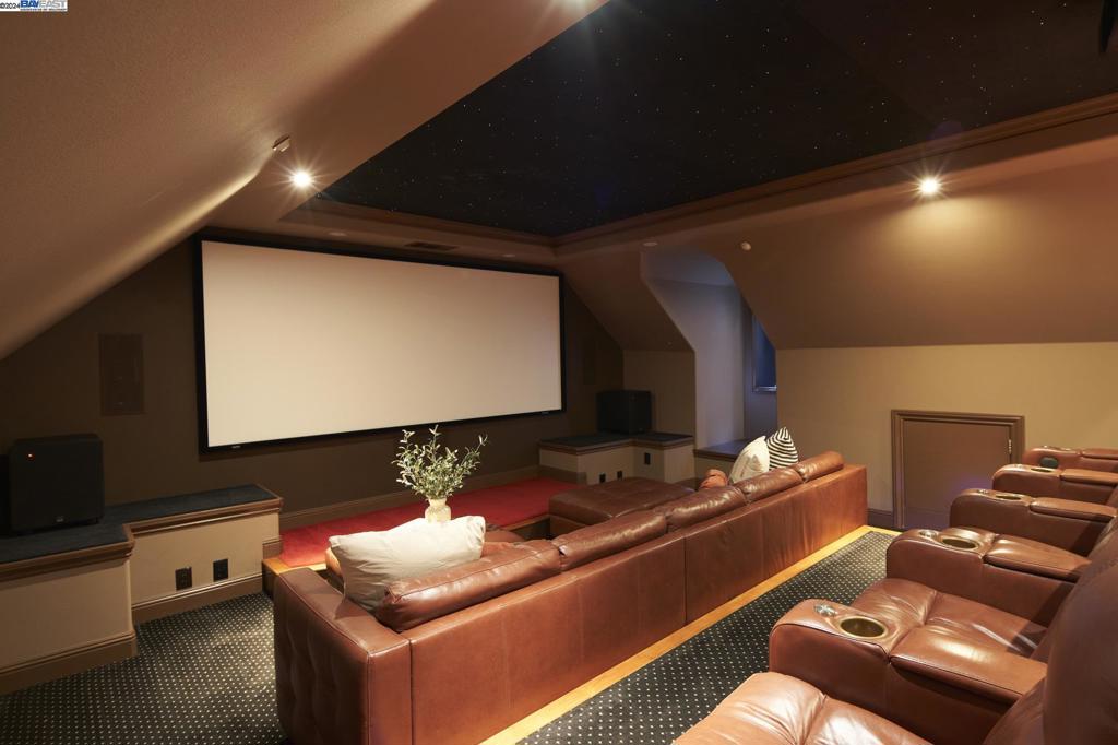 RUBY HILL - Residential