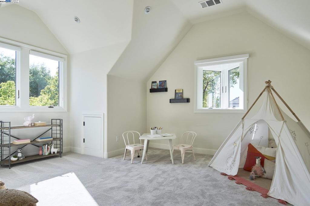 RUBY HILL - Residential