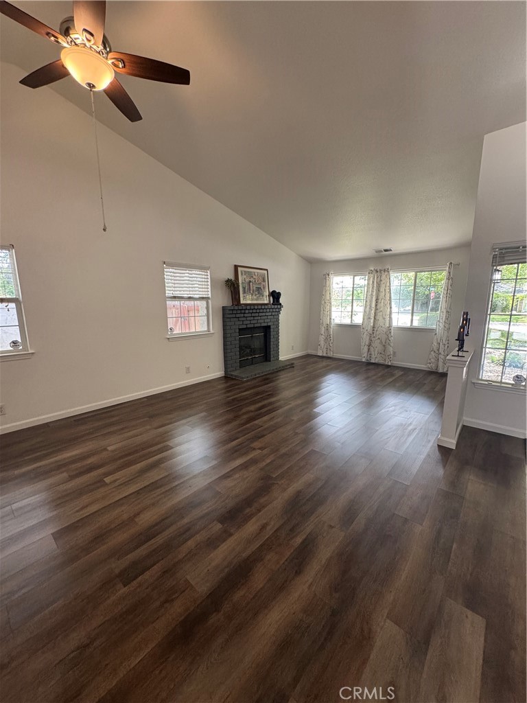 1504 La Linda Lane